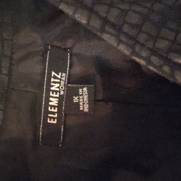 Elementz Woman's Black Jacket, 1X - Picture 2 of 15